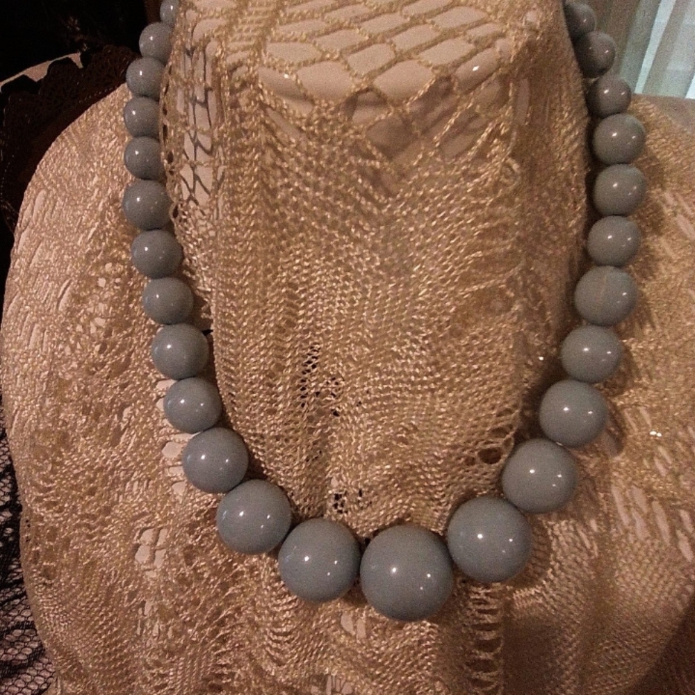 Elegant Blue Beaded Necklace and Cream Bracelet Set Vintage 60s - Picture 3 of 3